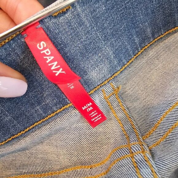 NWOT Spanx Stretch Fit and Flare Jeans Size M - Picture 6 of 7